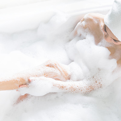 乾燥肌を悪化させない正しい体の洗い方って？